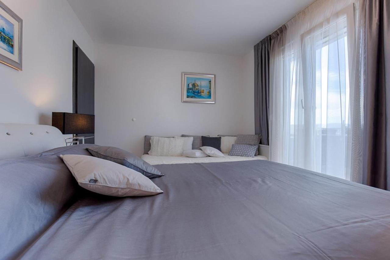 Holiday House Queens With Sea View Selce Exterior foto