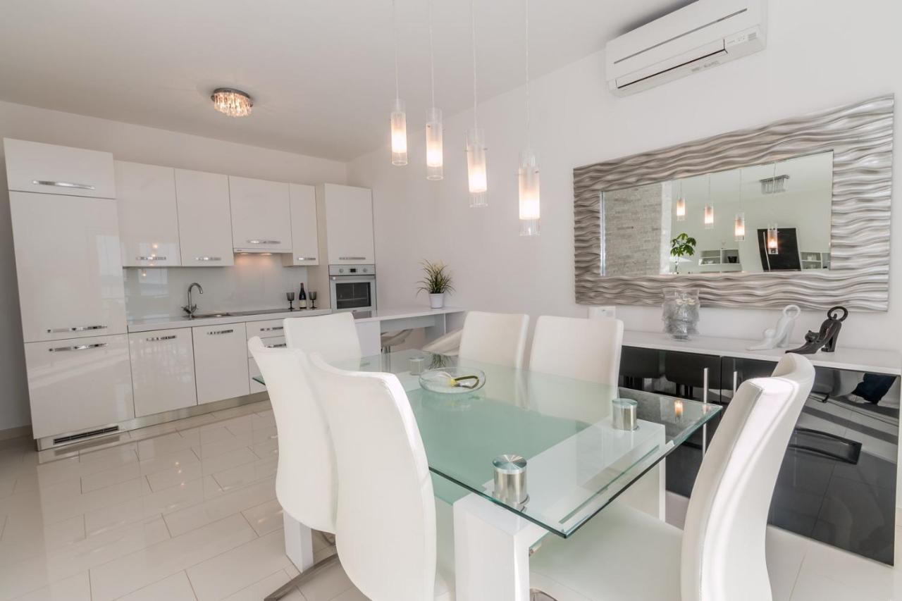 Holiday House Queens With Sea View Selce Exterior foto
