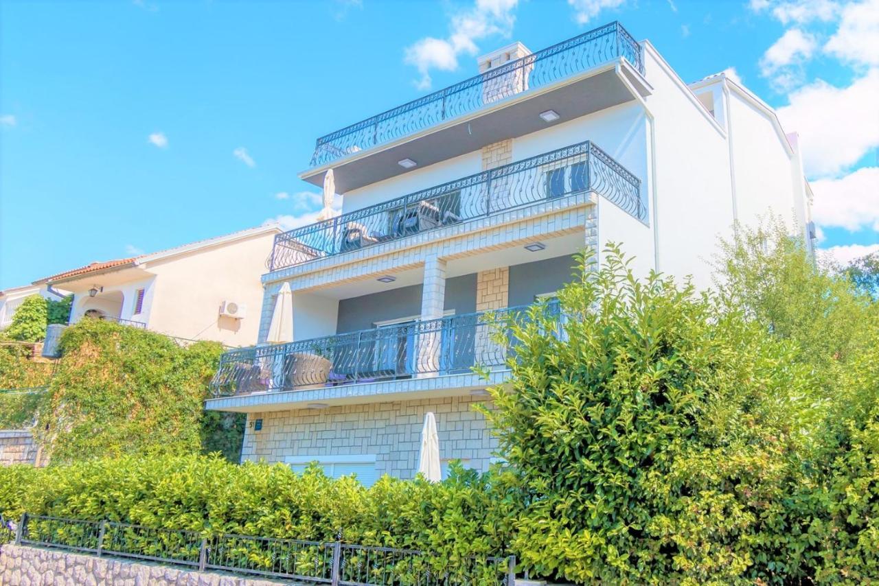 Holiday House Queens With Sea View Selce Exterior foto