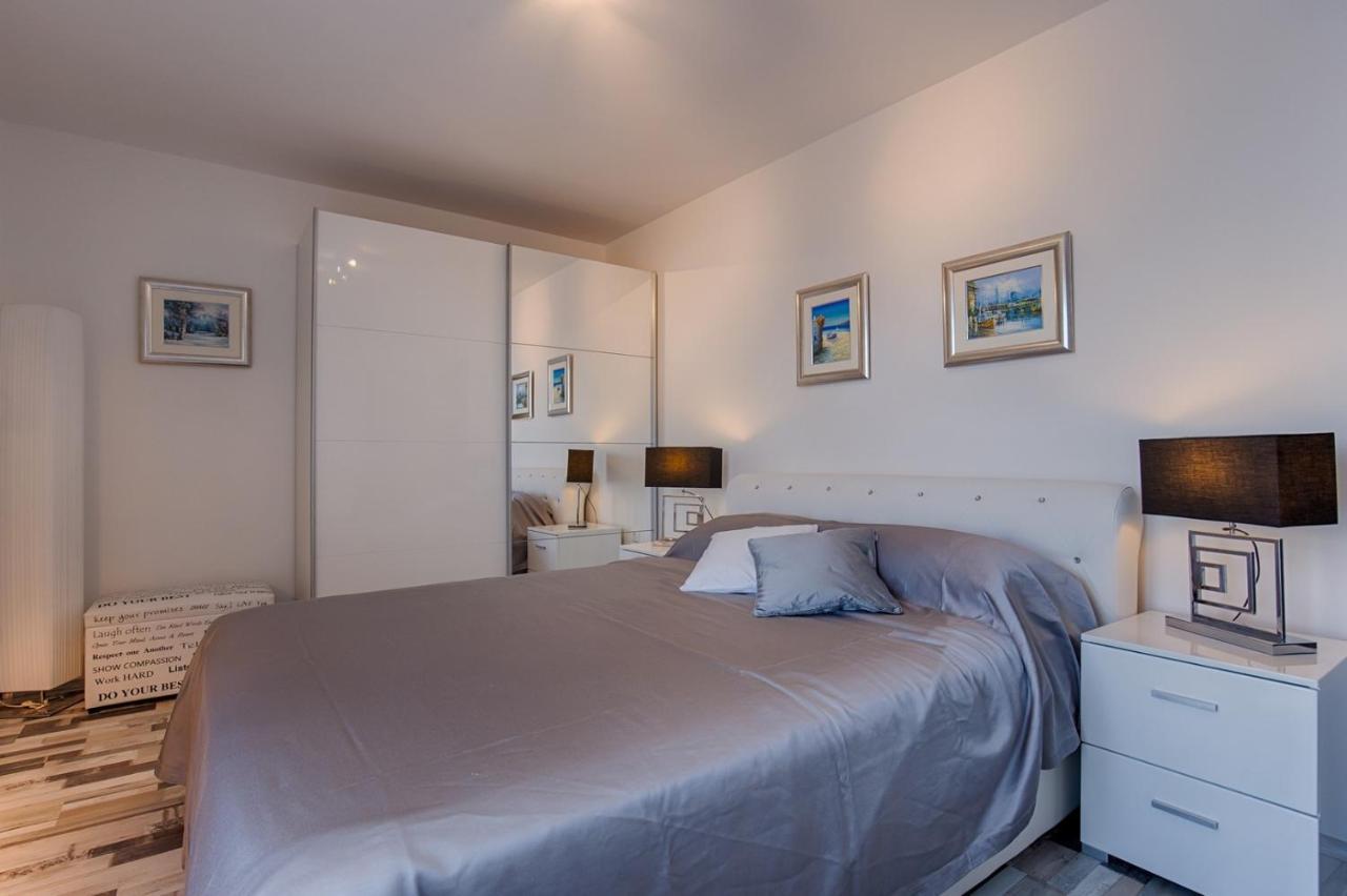 Holiday House Queens With Sea View Selce Exterior foto
